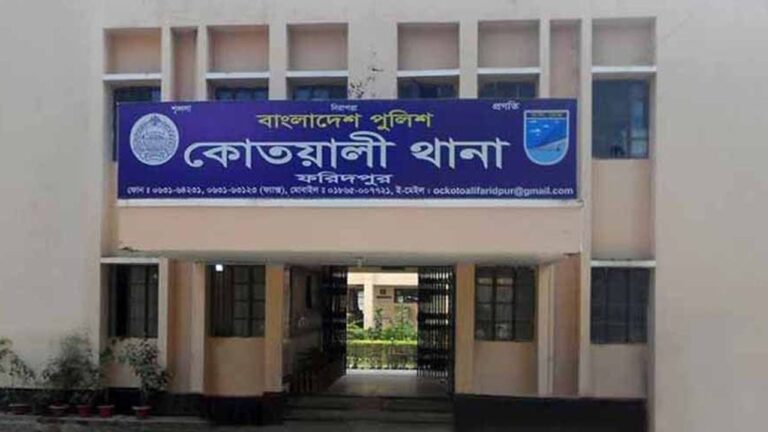 নেশার টাকা না পেয়ে মাকে কুপিয়ে হত্যা করল পাষণ্ড ছেলে