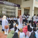 সুনামগঞ্জ মেডিকেল কলেজে অচলাবস্থা অধ্যক্ষ ও শিক্ষকদের অবরুদ্ধ করে শিক্ষার্থীদের বিক্ষোভ
