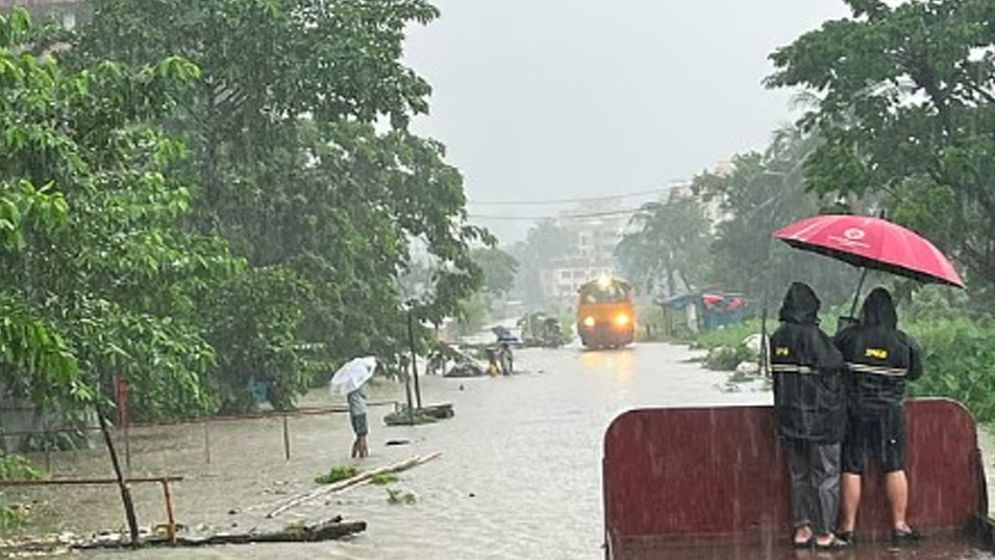 চট্টগ্রামে বন্যার ঝুঁকি মোকাবিলায় রেললাইন পাঁচ ফুট উঁচুকরণের উদ্যোগ নিয়েছে রেলওয়ে