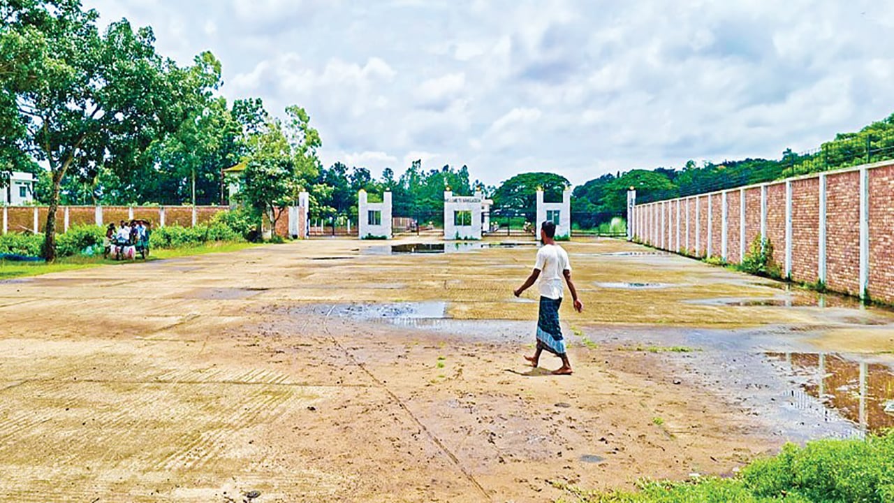 স্থবিরতায় ধুঁকছে ময়মনসিংহের কড়ইতলী ও গোবরাকুড়া স্থলবন্দর অনিশ্চয়তায় হাজারো কর্মজীবী