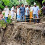 সরিষাবাড়ীতে বর্ষণজনিত সড়ক বিপর্যয় রোধে স্থানীয়দের নিজস্ব উদ্যোগে সংস্কারকাজ