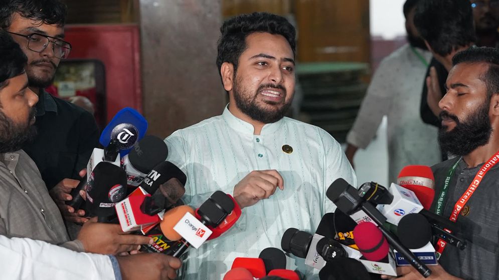 শেখ হাসিনাকে ফিরিয়ে এনে ফাঁসির রায় কার্যকর করার দাবি নাহিদ ইসলামের