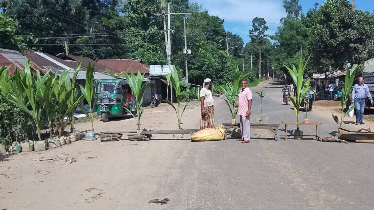 ফটিকছড়িতে প্রশাসনিক সদর দপ্তর স্থানান্তরের দাবিতে ৪৮ ঘণ্টার হরতাল ও অবরোধ শুরু