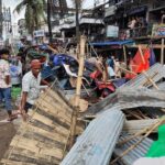 ফেনীর ছাগলনাইয়া বাজারে অবৈধ স্থাপনা উচ্ছেদে প্রশাসনের অভিযান