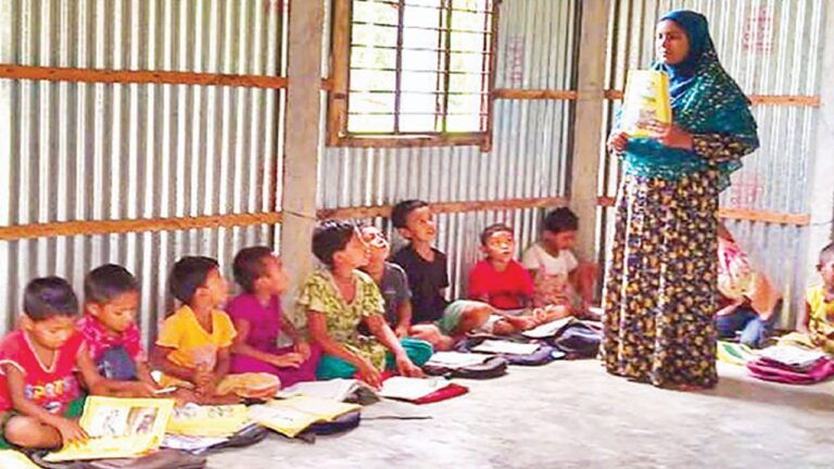 নতুন শ্রেণিকক্ষে পাঠদান শুরু হওয়ায় উচ্ছ্বসিত শিক্ষার্থীরা
