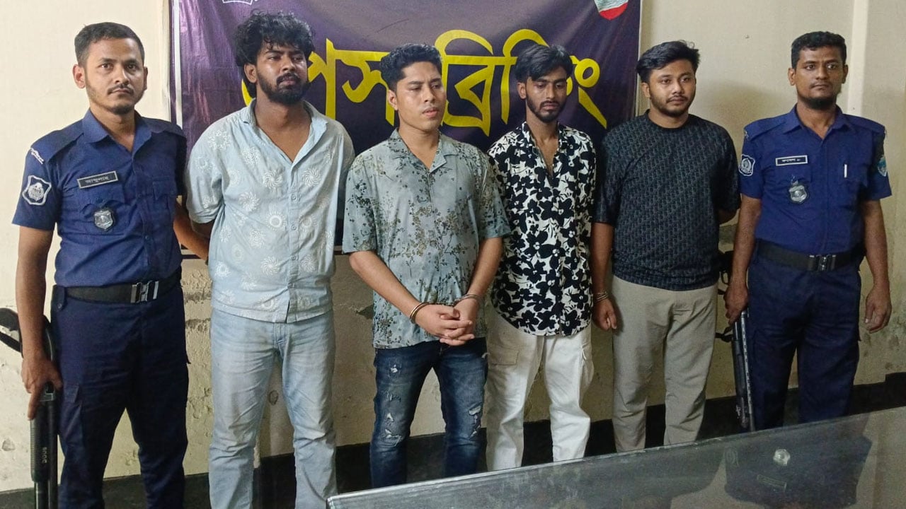 যশোরে চার সহযোগীসহ গ্রেপ্তার চাঁদাবাজ ডেভিড ইমন