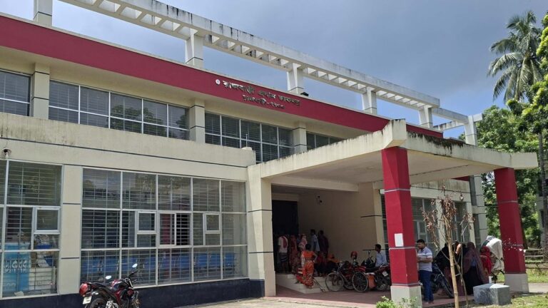 রাজবাড়ী প্রধান ডাকঘরে কোটি টাকা আত্মসাৎ করে লাপাত্তা কর্মচারী, দিশেহারা ৭৬ গ্রাহক