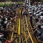শিক্ষামন্ত্রীর পদত্যাগের দাবিতে শিক্ষার্থীদের লংমার্চ ও শিক্ষা ভবনের সামনে অবস্থান