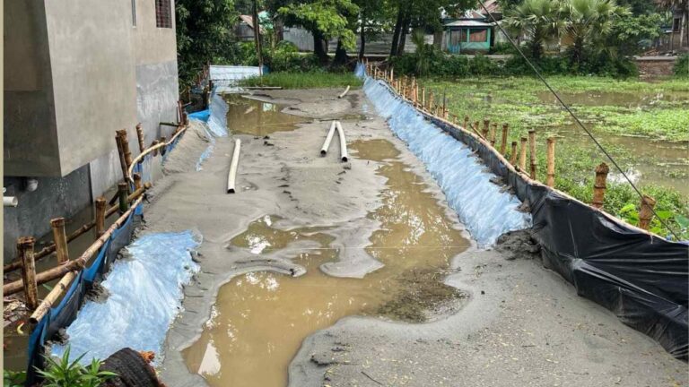 নেত্রকোণায় অবৈধ বালু উত্তোলনে সড়ক নির্মাণের অভিযোগ ইউএনওর বিরুদ্ধে