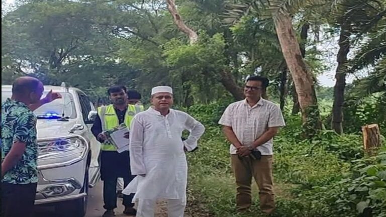 চুয়াডাঙ্গায় সড়কে গাছ ফেলে যাত্রীবাহী বাসে ডাকাতি, লুটের ঘটনায় তোলপাড়
