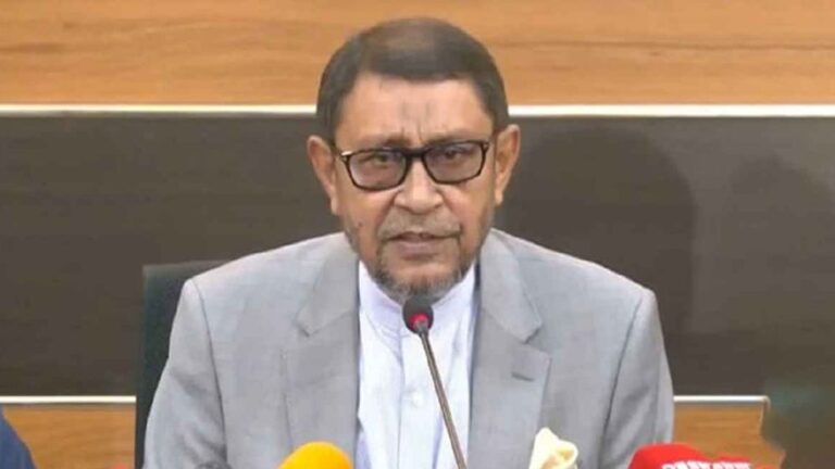 মোরেলগঞ্জ স্বাস্থ্য কমপ্লেক্সে অনিয়ম ও দুর্নীতির চিত্র দেখে মন্ত্রীর অসন্তোষ