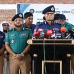 পুরোনো রঙে ফিরল পুলিশের নতুন ইউনিফর্ম