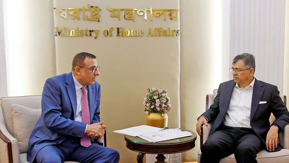 ফিলিস্তিনি শিক্ষার্থীদের ভিসা প্রক্রিয়া সহজ করার আশ্বাস স্বরাষ্ট্রমন্ত্রীর