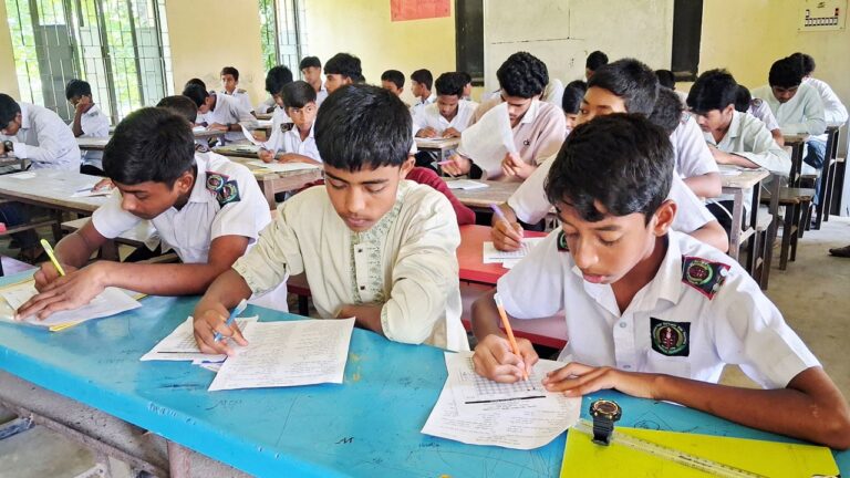 পাকুন্দিয়ায় জুনায়েত ভূঁইয়া মোহন ফাউন্ডেশনের মেধা অন্বেষণ বৃত্তি পরীক্ষা অনুষ্ঠিত