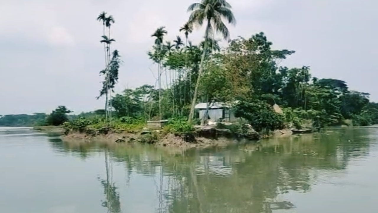 ঝালকাঠিতে জোয়ার ও বৃষ্টির পানিতে প্লাবিত ২০ গ্রাম তলিয়ে ফসলের ব্যাপক ক্ষয়ক্ষতি