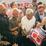 চট্টগ্রামে পানিবন্দি মানুষের পাশে প্রতিমন্ত্রী, ত্রাণ বিতরণ অব্যাহত রাখার নির্দেশ