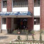চুয়াডাঙ্গায় মোটরসাইকেল থামাতে বলায় দুই পুলিশ সদস্যকে মারধর, আটক ৪ কিশোর