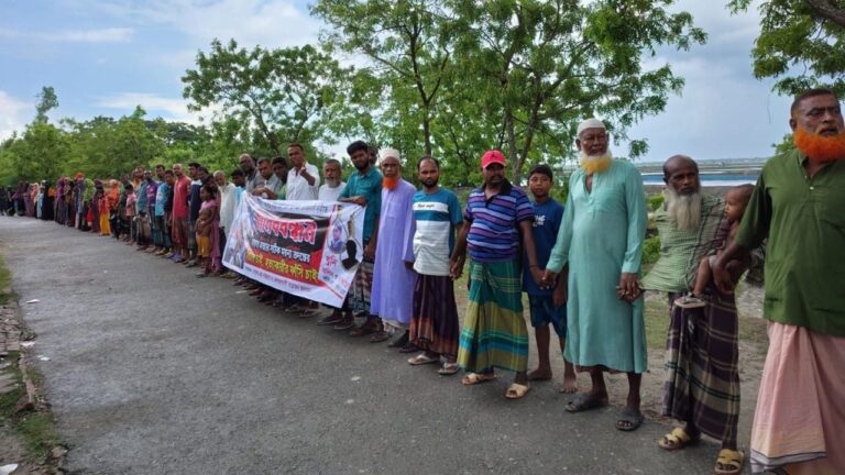 সাতক্ষীরায় কিশোর রাফাত হত্যার রহস্য উদঘাটন ও বিচারের দাবিতে মানববন্ধন