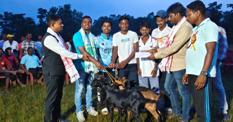 ঝাড়খণ্ডের ফুটবল মাঠে ট্রফি হিসেবে খাসি পুরস্কারের অনন্য ঐতিহ্য