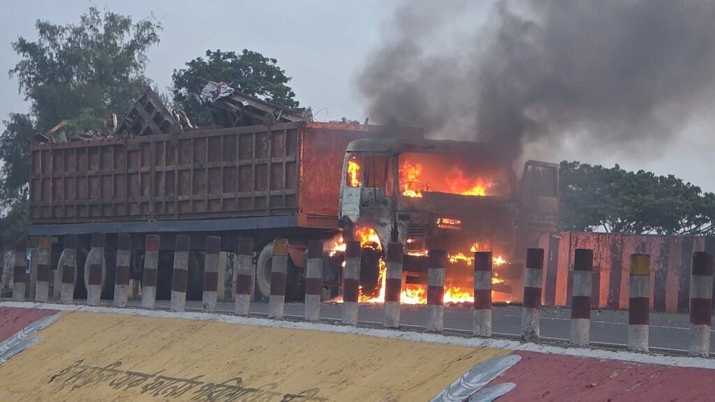 Fire guts scrap-laden lorry on Dhaka-Chattogram highway