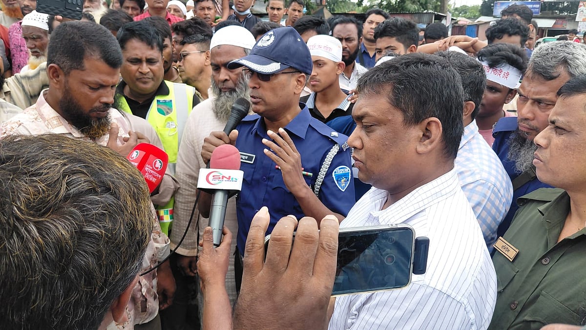 Protesters block Dhaka-Sylhet highway demanding arrest of teenagers killers