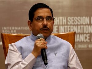 ভারতের নতুন শিক্ষামন্ত্রী প্রহ্লাদ জোশী, চ্যালেঞ্জ সামলানোর গুরুদায়িত্ব কাঁধে
