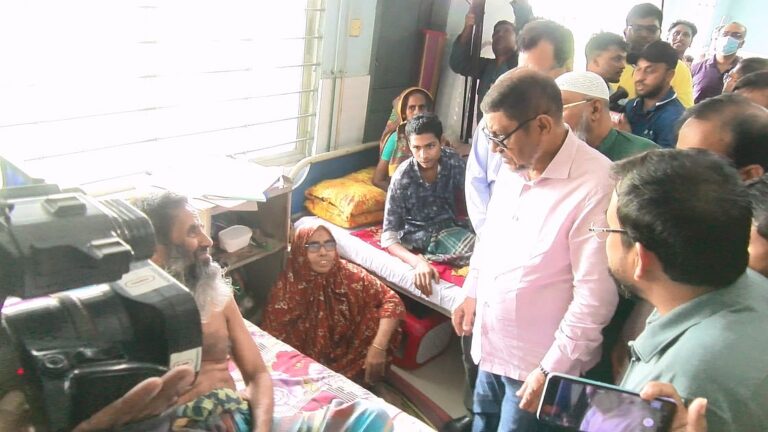 Bangladesh Health Minister Suspends Three Staff During Surprise Inspection in Satkhira