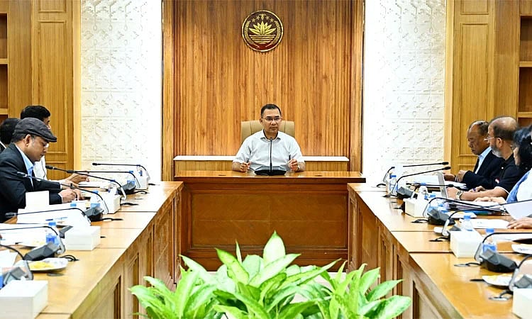 PM Rahman orders expansion of automated traffic systems and crackdown on unfit vehicles in Dhaka