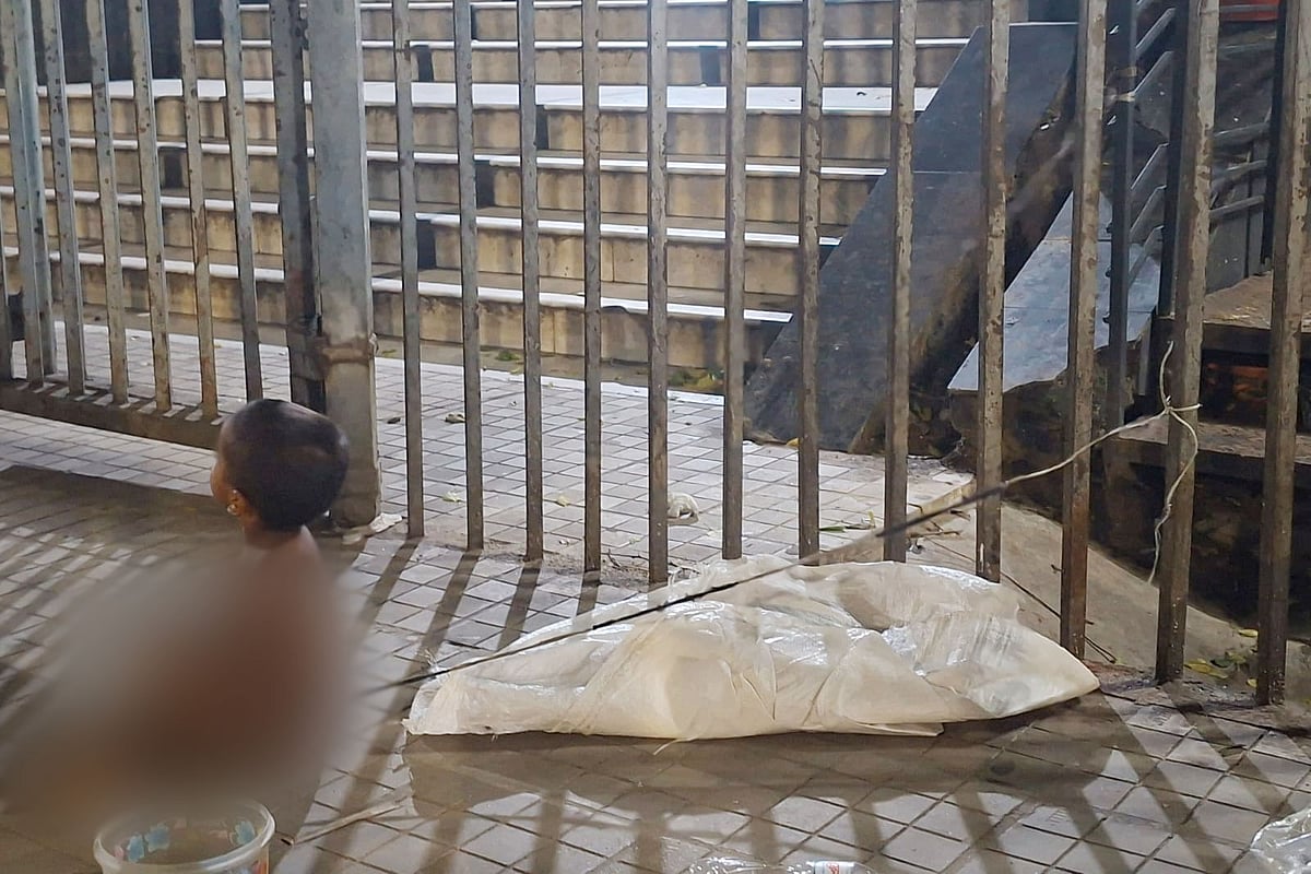 Homeless Mother Ties Toddler to Dhaka Street Railing to Ensure Safety While Scavenging