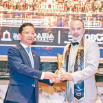 এশিয়া প্রেস্টিজ ৫০ আন্ডার ৫০ সিইও অ্যাওয়ার্ড পেলেন ইলেক্ট্রো মার্ট গ্রুপের নুরুল আফছার