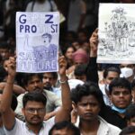 পরীক্ষা জালিয়াতি ও মন্ত্রীর পদত্যাগের দাবিতে অনড় ভারতের আন্দোলনকারী শিক্ষার্থীরা