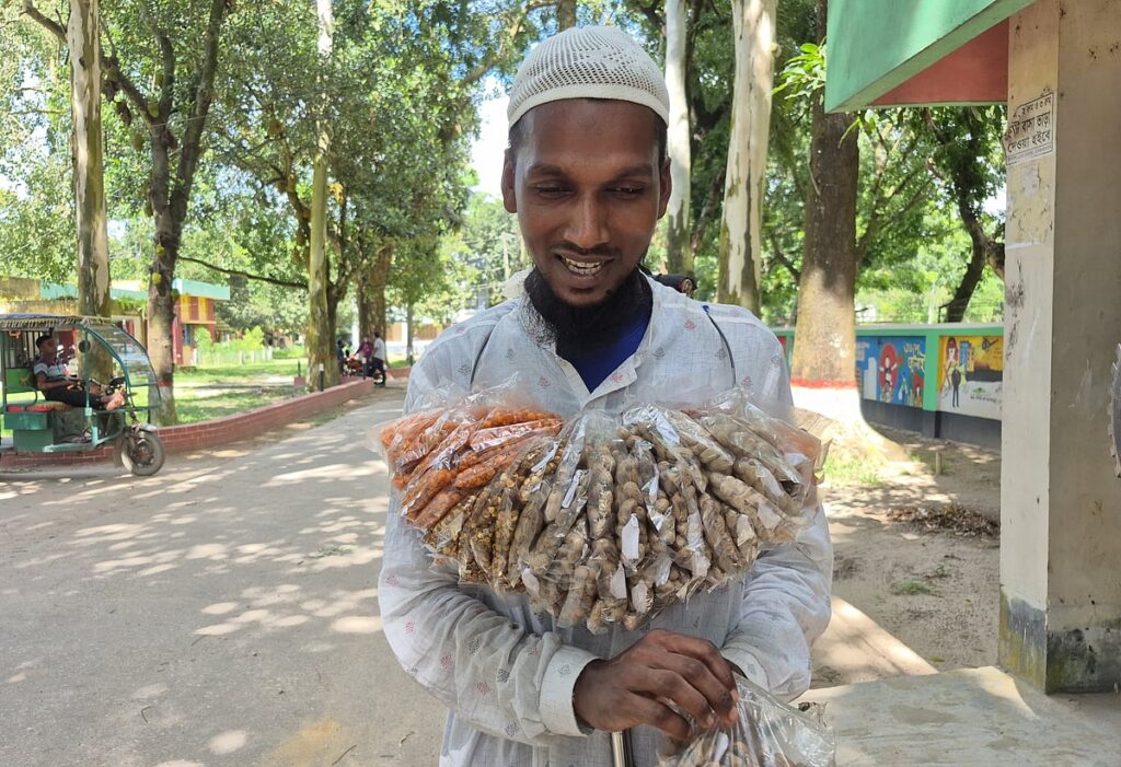 Visually impaired street vendor defies odds to earn dignified living in Dinajpur