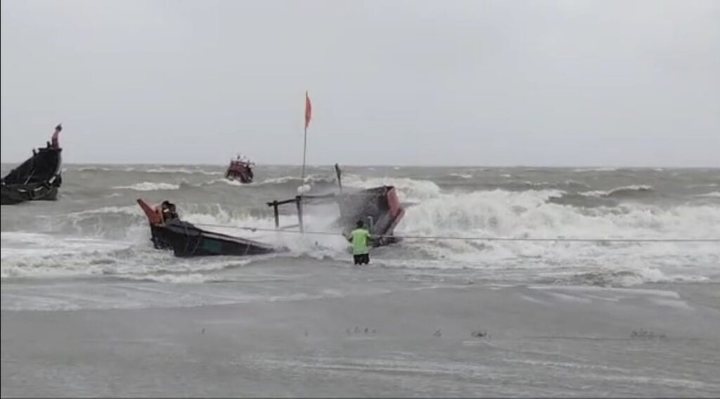 Bangladesh issues alert for maritime ports as depression forms in Bay of Bengal