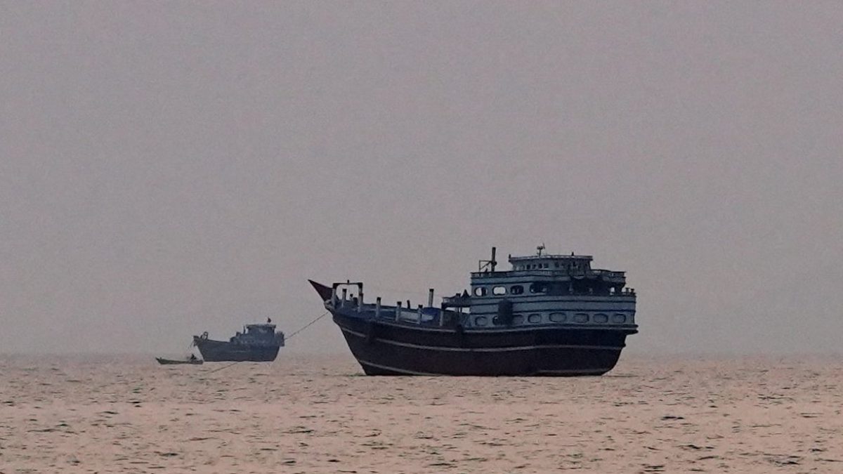 হরমুজ প্রণালীর নৌ-চলাচল নিয়ে তেহরানে ওমানি প্রতিনিধিদলের আলোচনা