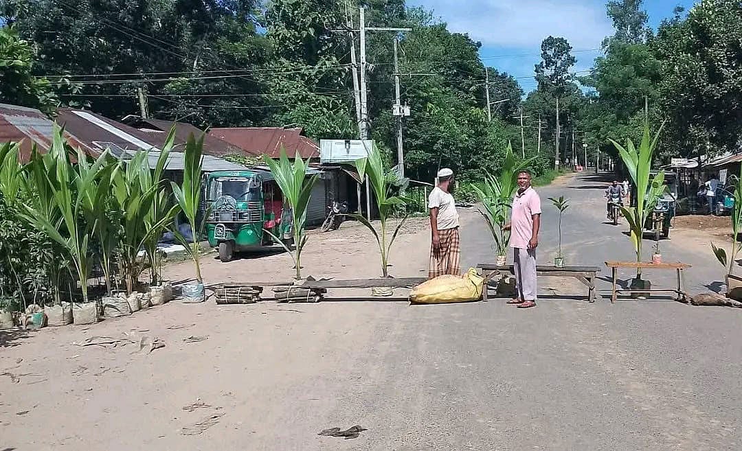 Protests Over Administrative Hub Location Halt Traffic in Chittagong’s Fatikchhari