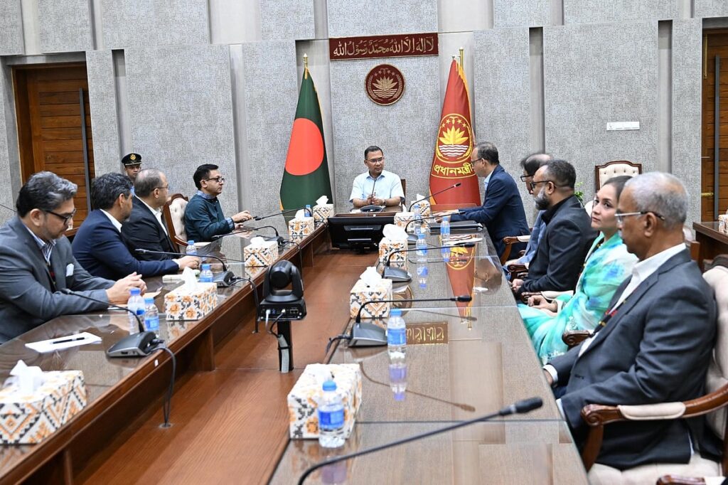 পোশাক খাতের প্রবৃদ্ধি নিশ্চিতে নিরবচ্ছিন্ন জ্বালানি ও নীতিসহায়তার আশ্বাস প্রধানমন্ত্রীর