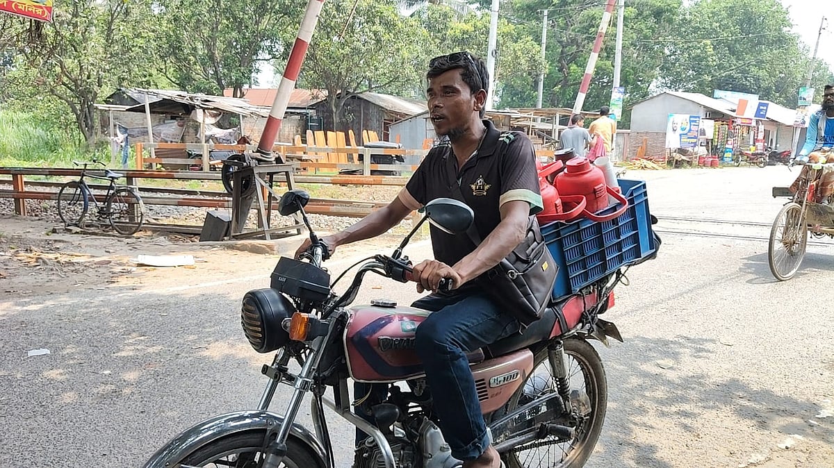 Rajshahi man builds mobile tea business on the back of pandemic innovation