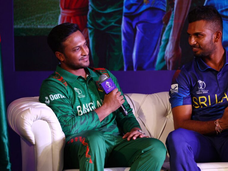 সাবেক প্রধানমন্ত্রীর সঙ্গে যোগাযোগে সাকিবের ফেরার পথ বন্ধ কঠোর অবস্থানে ক্রীড়া মন্ত্রণালয়