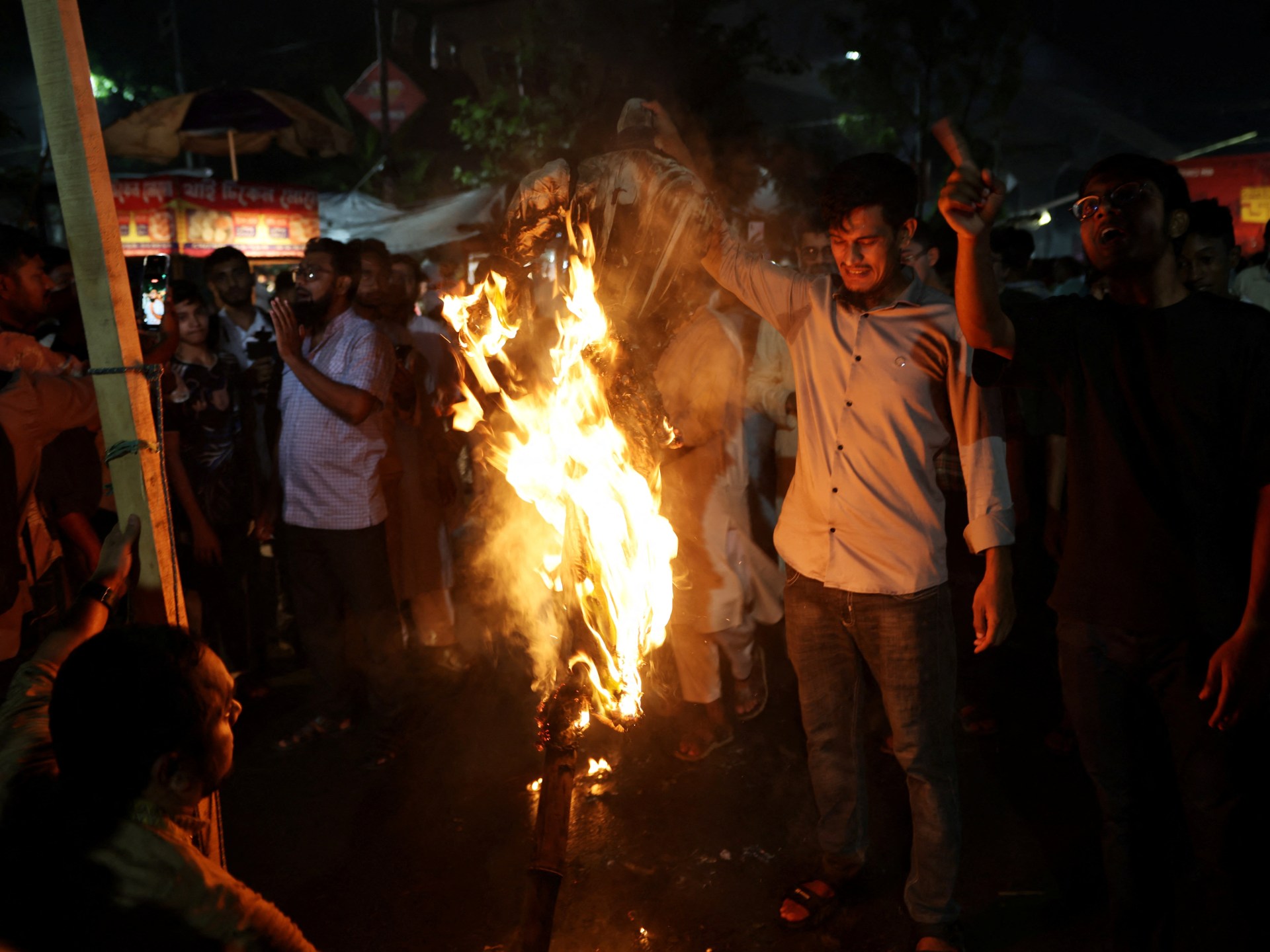 শেখ হাসিনার ভার্চুয়াল অনুষ্ঠানে যোগ দেওয়ায় সাকিবের মাগুরার বাড়িতে হামলা ও অগ্নিসংযোগ