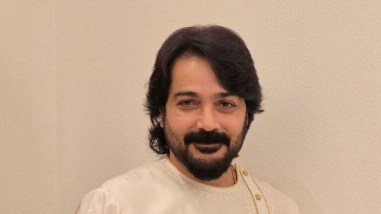 নতুন লুকে ধরা দিলেন চিরতরুণ প্রসেনজিৎ চট্টোপাধ্যায়