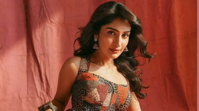 অন্তরঙ্গ দৃশ্যে অনীহা থাকায় বড় সিনেমা ছাড়লেন নীহারিকা এনএম