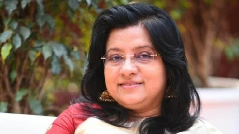পঞ্চাশে পা দিয়েও নাচের চর্চায় মগ্ন ডোনা গঙ্গোপাধ্যায়