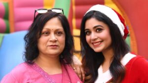 ‘হঠাৎ গুরুত্ব পেয়ে নিজেকে হনু ভাবছে…’! ঋতাভরীর মা শতরূপার পোস্টে রাজনীতির গন্ধ