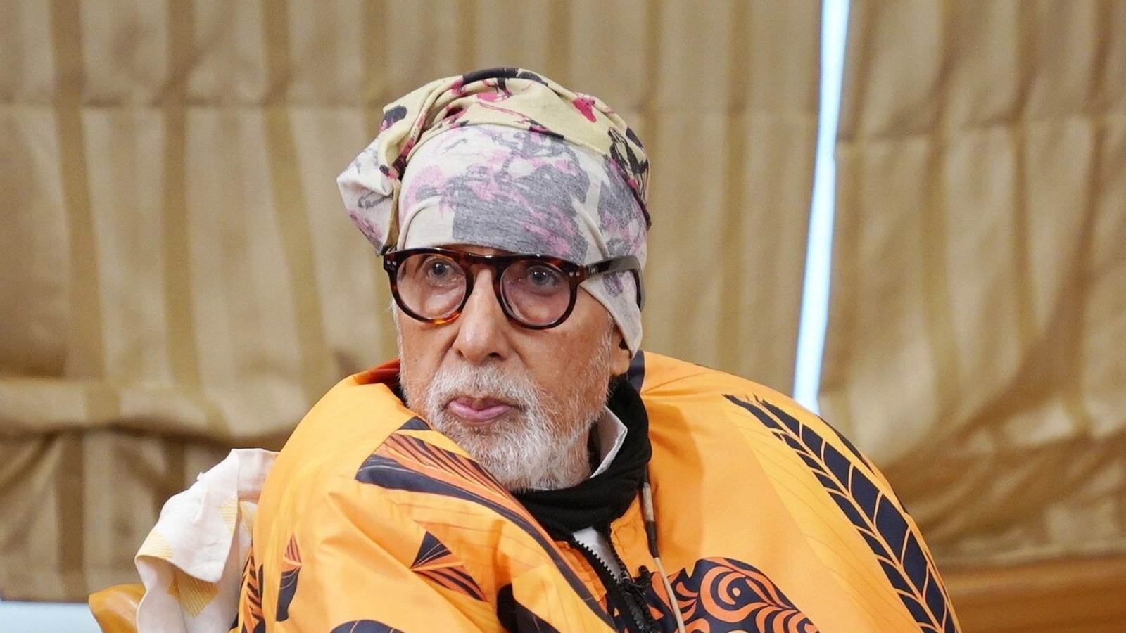 অক্লান্ত কর্মস্পৃহায় ৮৩ বছর বয়সেও অনন্য অমিতাভ বচ্চন