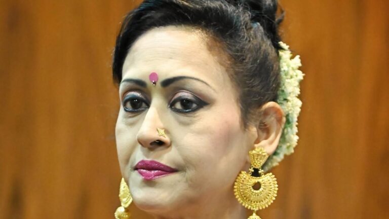 তৃণমূলের অবহেলা ও প্রতিশ্রুতি ভঙ্গের অভিমান নিয়ে মুখ খুললেন ইন্দ্রাণী হালদার