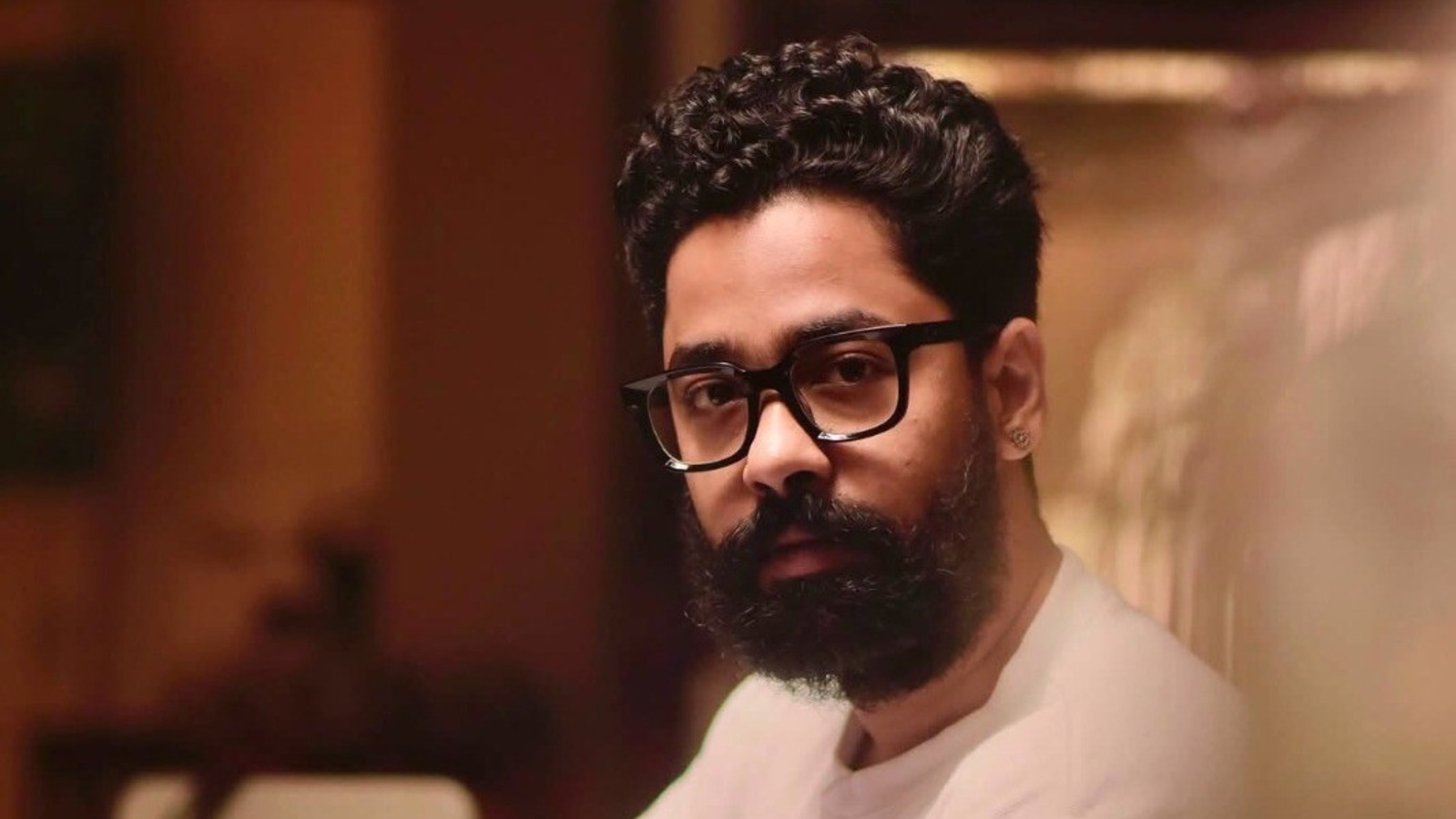 রাখি উৎসবের সকালে খুদে বোনের আদুরে মারে নাজেহাল ঋদ্ধি সেন
