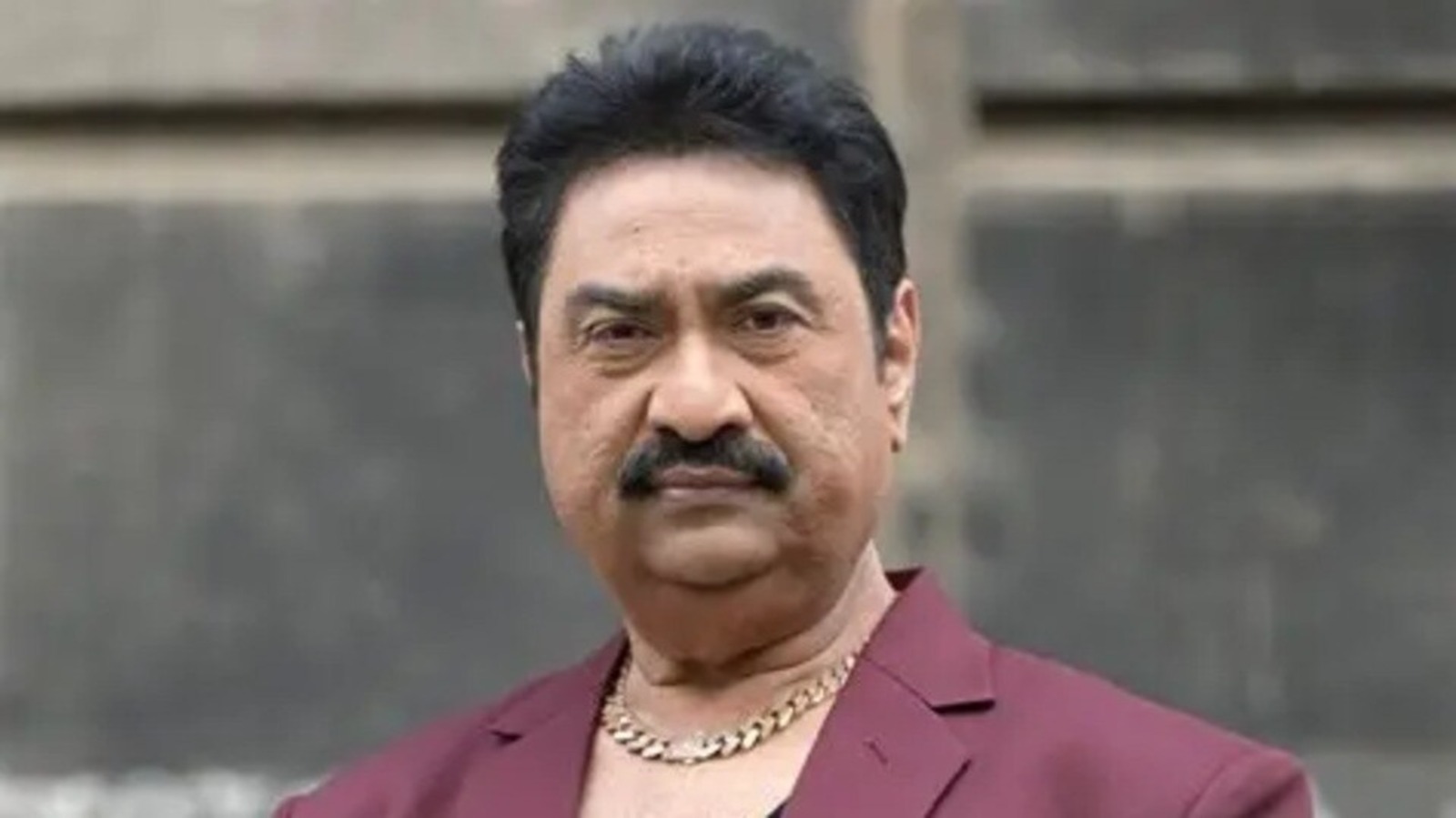 নব্বইয়ের দশকে মুভি মাফিয়াদের চাপে অশ্লীল গানে কণ্ঠ দিতে বাধ্য হয়েছিলেন কুমার শানু