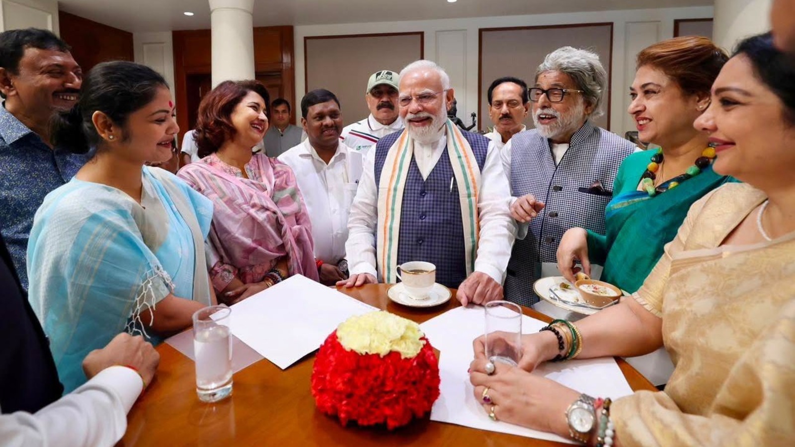প্রধানমন্ত্রীর বাসভবনে প্রাতঃরাশ ও সৌজন্য সাক্ষাতে তৃণমূল সাংসদদের প্রতিনিধি দল