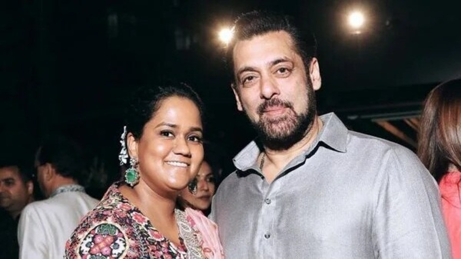 মুম্বইয়ে অর্পিতা খানের বিলাসবহুল রেস্তোরাঁ মেরসি ও বাহারি খাবারের আকাশছোঁয়া দাম