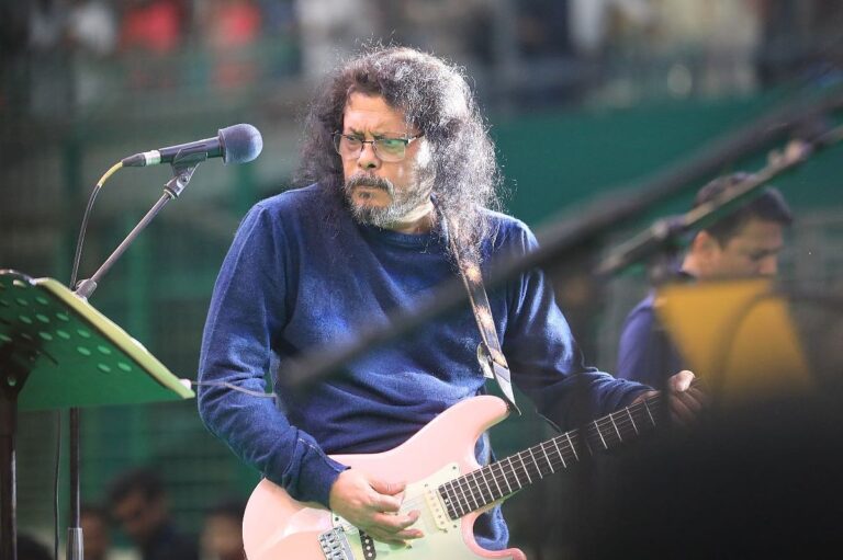 ইতালিতে কনসার্ট আয়োজকের প্রতারণার অভিযোগে আইনি লড়াইয়ের মুখে নগরবাউল জেমস